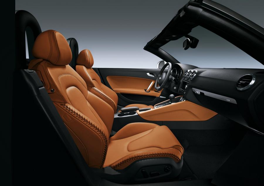 Интерьер Audi TT Roadster (8J) 2007 года  (NA) (фото 2 из 11)